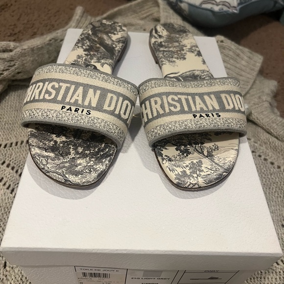 Dior sandals, only worn a couple times size 7 1/2 with the box and bag - Picture 11 of 12